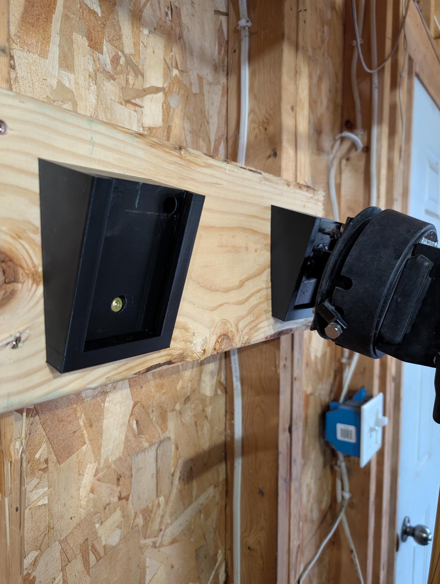 Downrigger Hanger for Track Systems